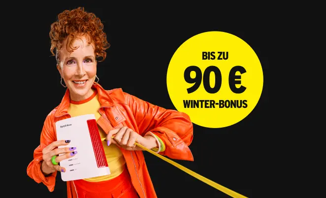 Person zeigt Fritz!Box. Bis zu 90 € Winter-Bonus.
