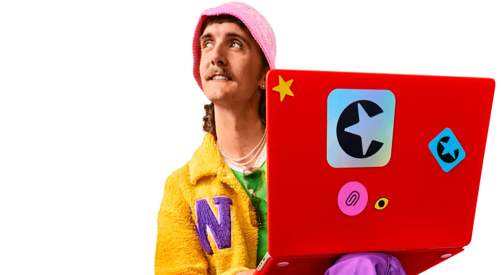 Eine Person hält einen roten Laptop mit congstar-Logo-Sticker und schaut fragend nach oben.