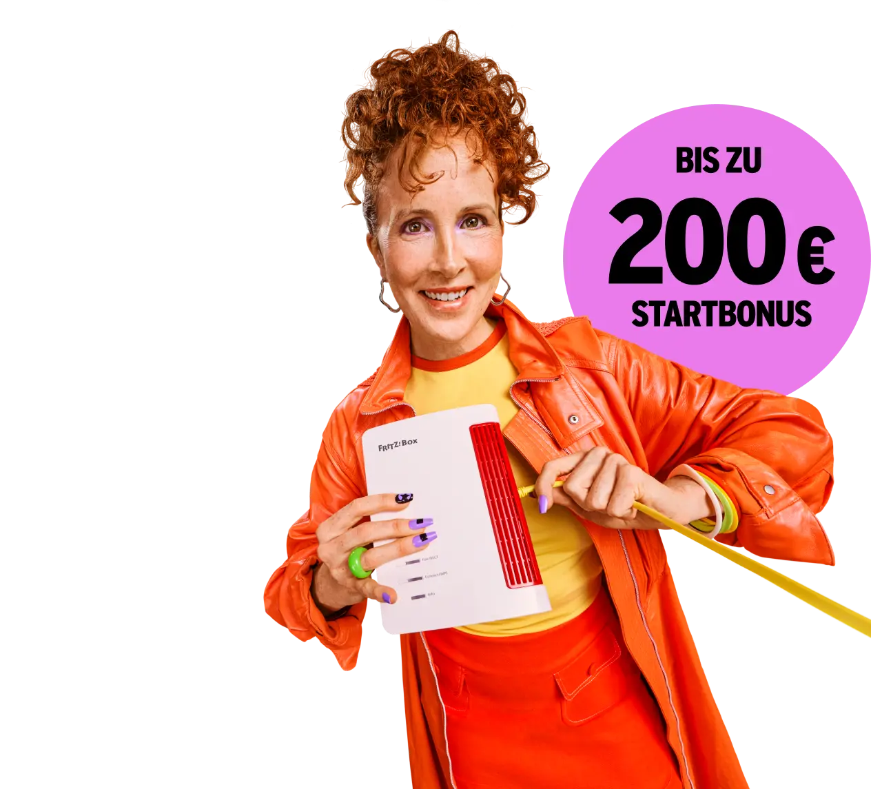 Frau hält FRITZ!Box – Werbebadge 'Bis zu 200 € Startbonus'