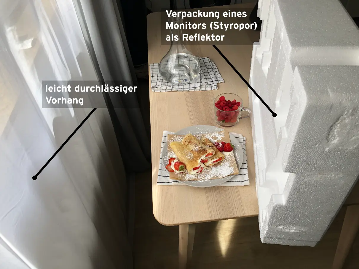 Gericht ist neben einem Fenster und etwas Styropor platziert 