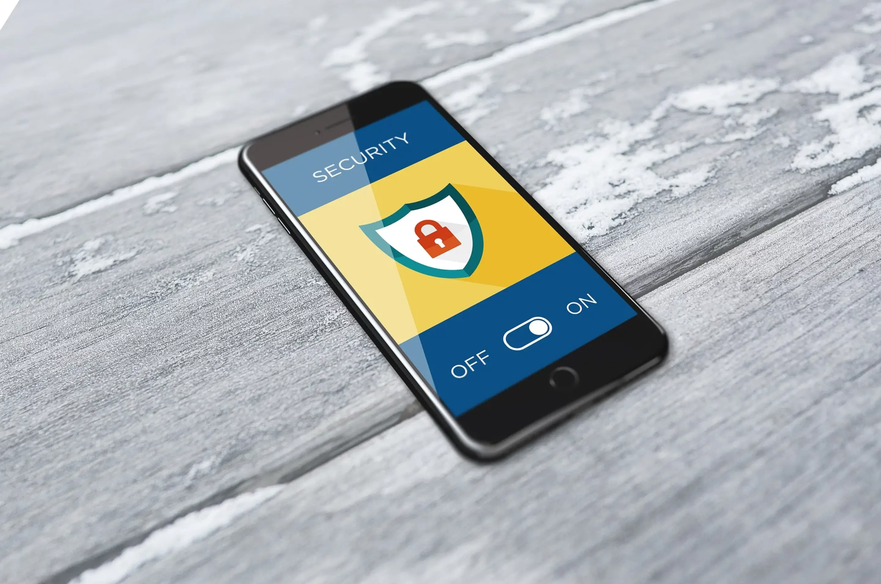 Handy mit geöffneter Security-Software