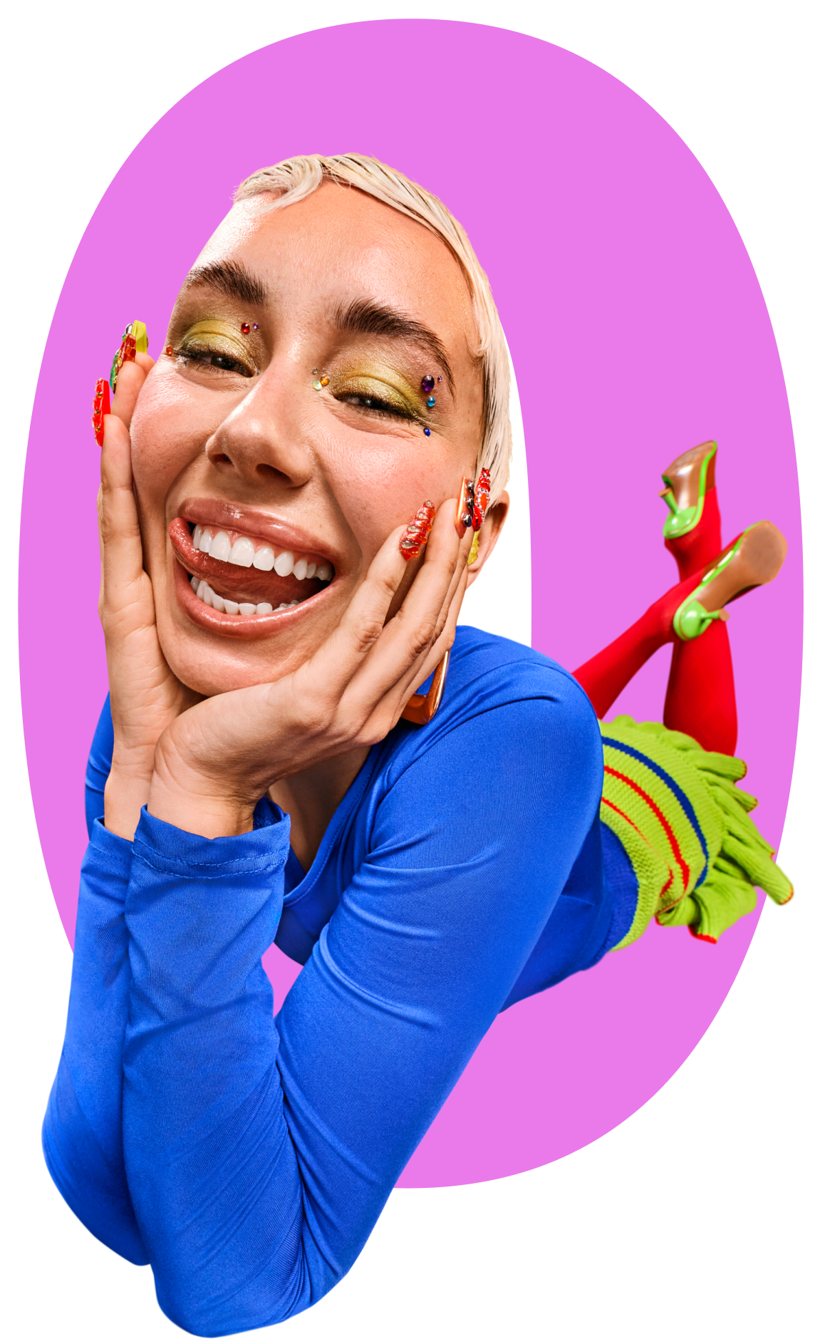 Lächelnde Person liegt vor großer Null.