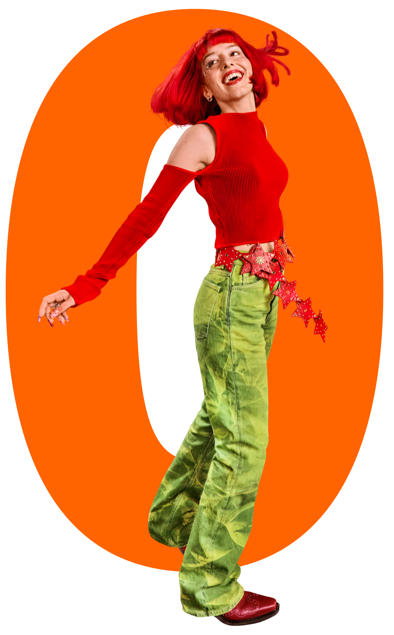 Lächelnde Person steht vor großer Null.